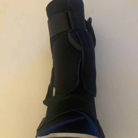 Royce Medical Equalizer Boot Size Medium - Picture 2 of 3